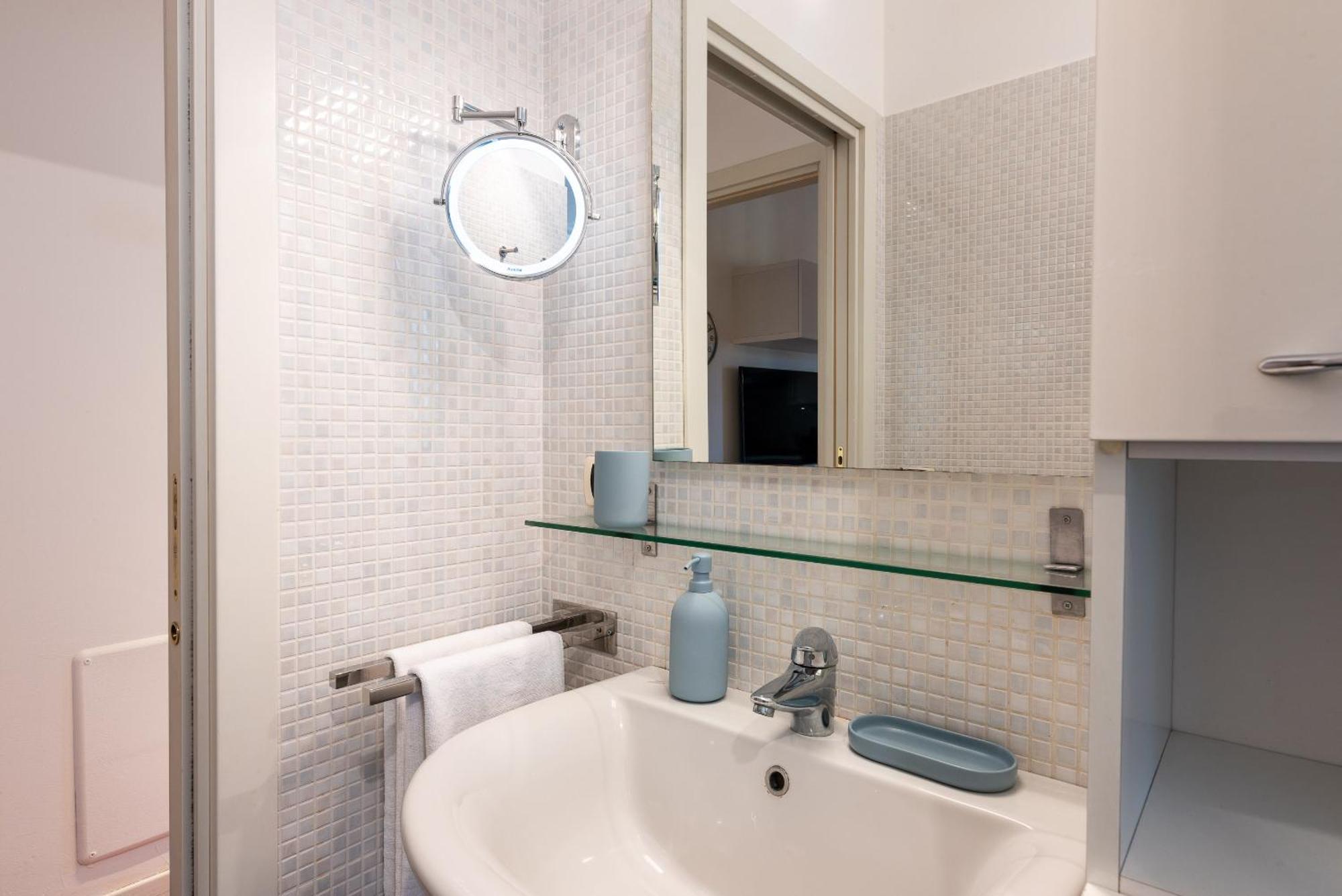 Daniele Flat - Free Wi-fi & M4 Metro Appartement *
